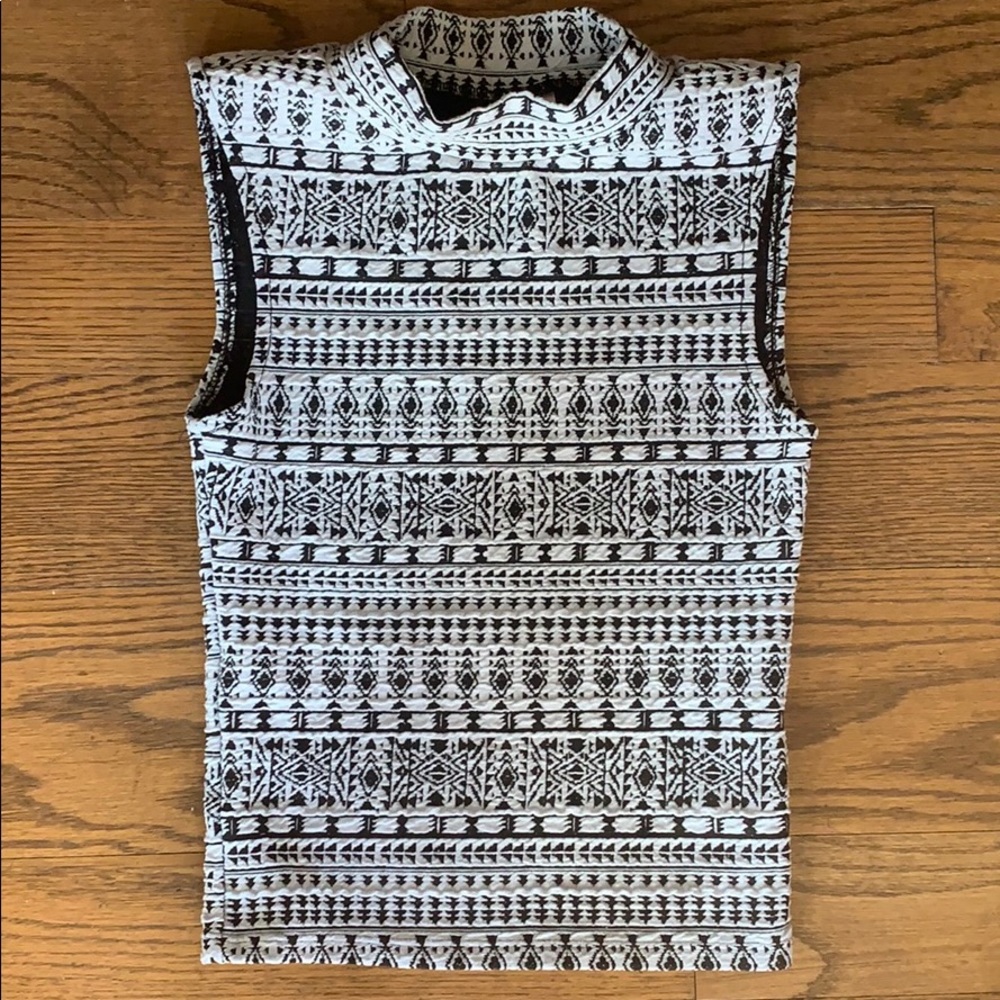 High neck patterned sleeveless Top